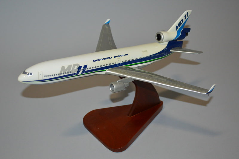 Maquette Avion 1:200 Collection Modèle D'avion McDonnell Douglas MD-11 KLM PH-KCD - Échelle 1:200 - Longueur 31 Cm - En Plastique Haute Qualité, Pré-monté Modèle Avion MD-11 KLM Maquette Avion 1:200 Collection Modèle D'avion McDonnell Douglas MD-11 KLM PH-KCD - Échelle 1:200 - Longueur 31 Cm - En Plastique Haute Qualité, Pré-monté Modèle Avion MD-11 KLM