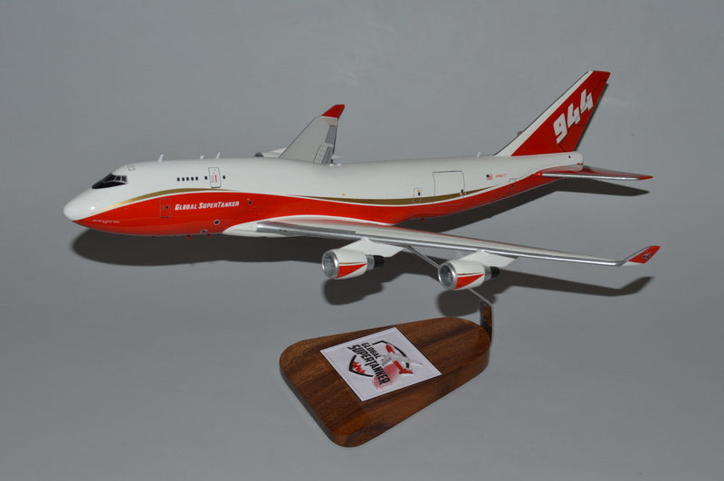 Boeing 747-400BCF Global Supertanker Modell N744ST - Maßstab 1:200 Mit Display-Ständer