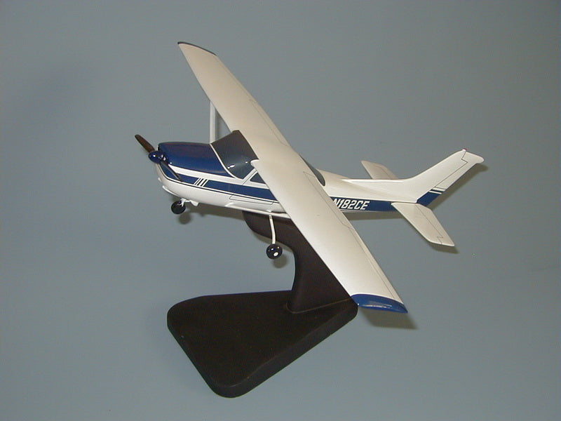 Cessna 182 model airplane Scalecraft