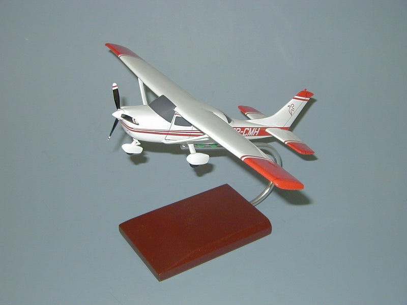 Cessna 182 Skylane airplane model Scalecraft