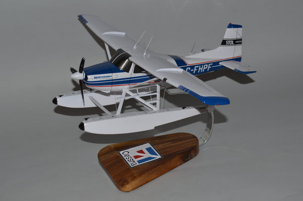 Cessna 180 Skywagon floatplane