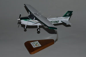 Cessna 172 SP Skyhawk model aircraft