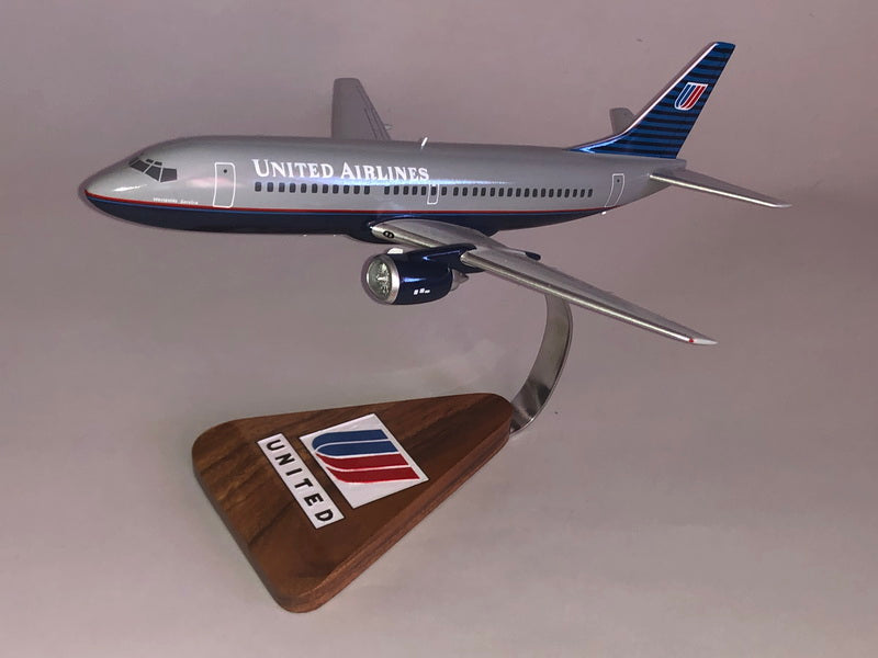 United Airlines B737 model airplanes