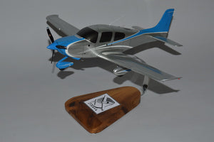 Cirrus SR20 airplane model