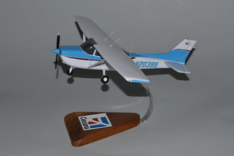 Cessna 172M airplane models