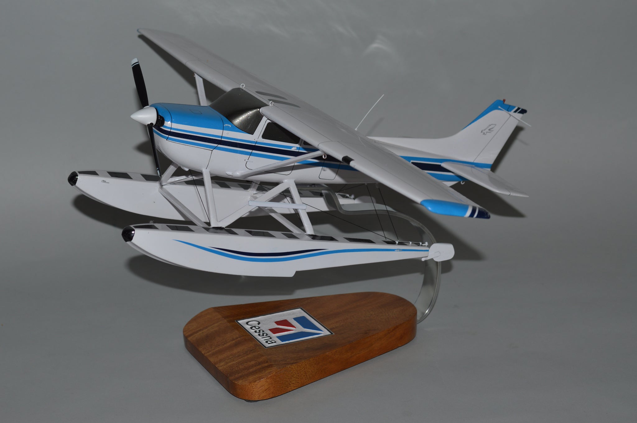 Cessna 172 floatplane desktop model scalecraft