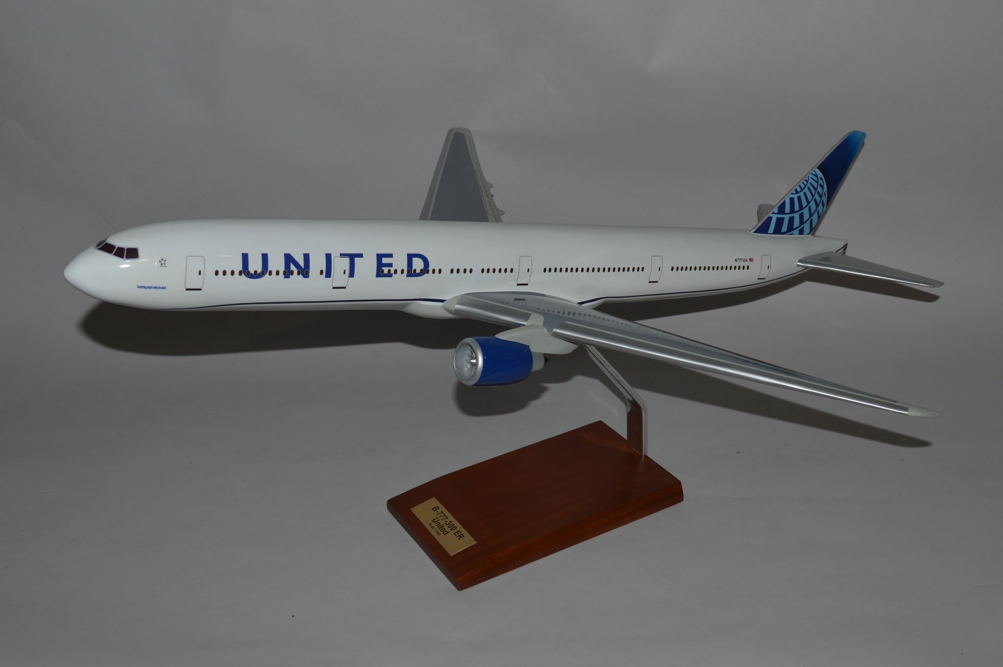 Maquette Avion Boeing 777-300ER United Airlines – Échelle 1/150 – 18,5 Cm – Neuf
