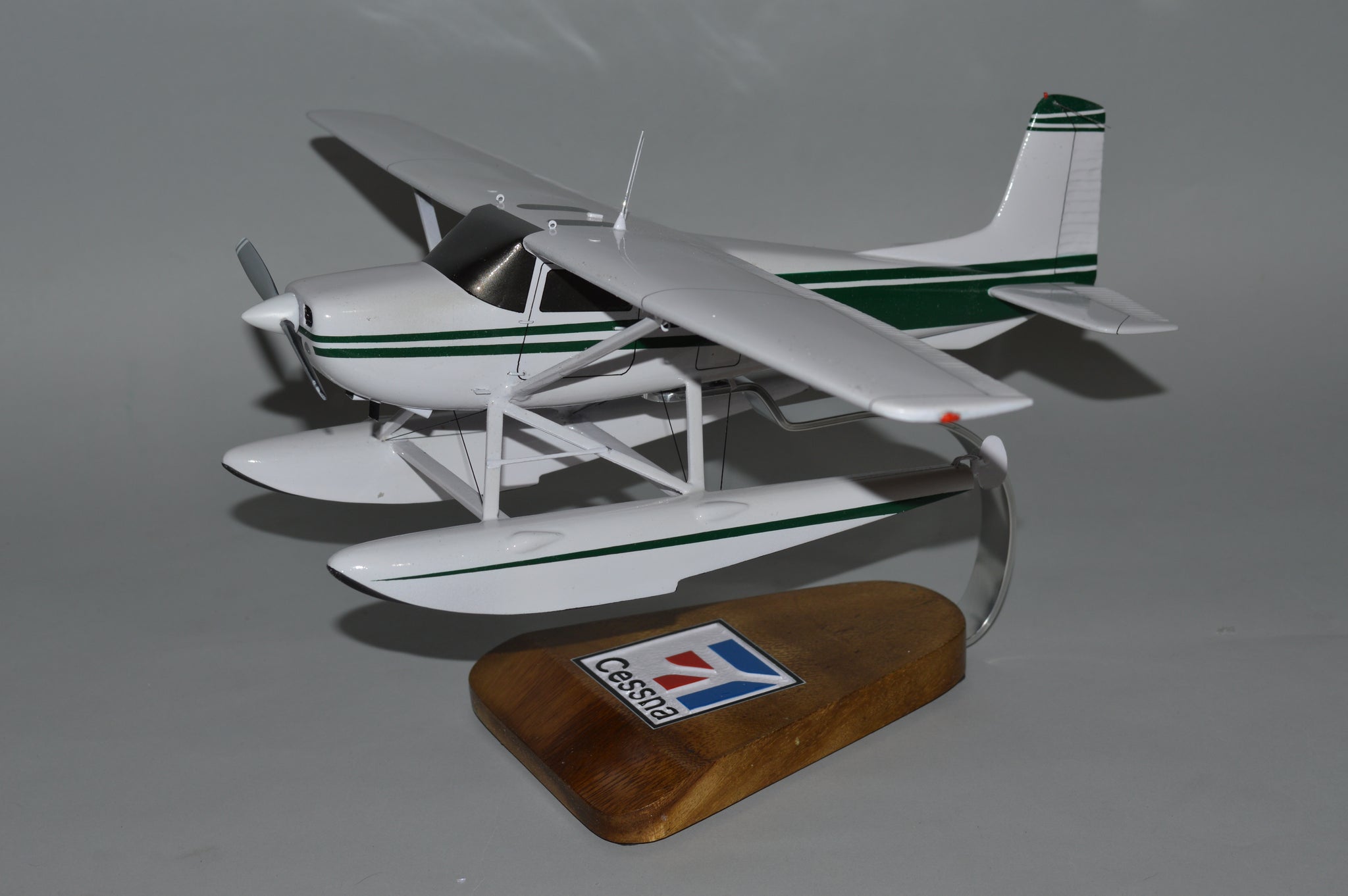 Scalecraft Cessna 180 floatplane model airplane