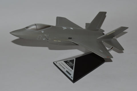 F-35A Lightning airplane model USAF scalecraft
