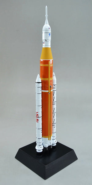 Space Launch System SLS Artimis 1/200