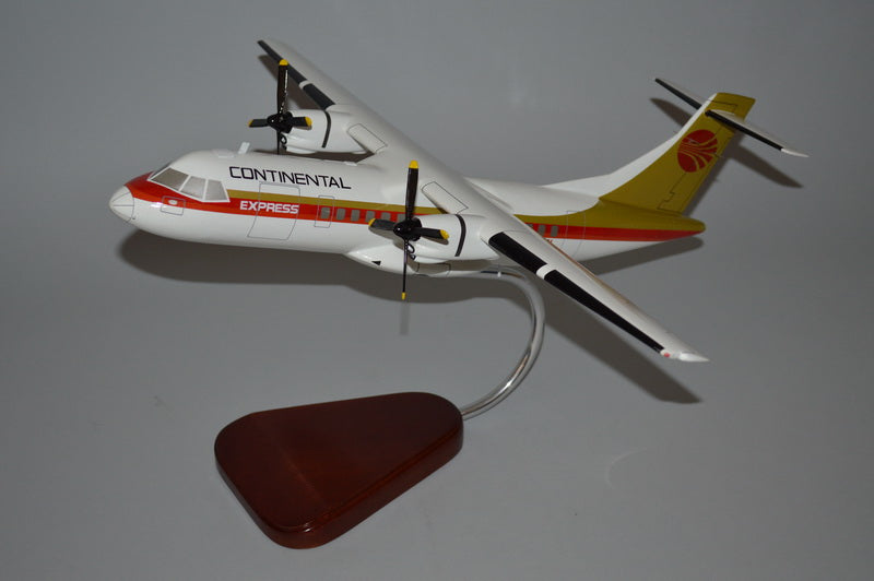 Continental Express ATR-72 airplane model