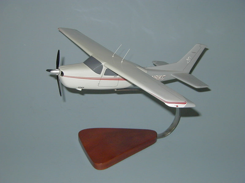 Cessna 210,