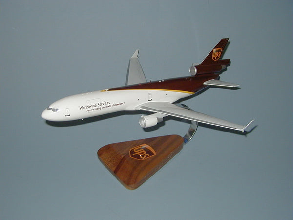 5.25 Inch MD-11 UPS World Services 1/460 Scale Model Airplane by Daron –  Pang's Models and Hobbies