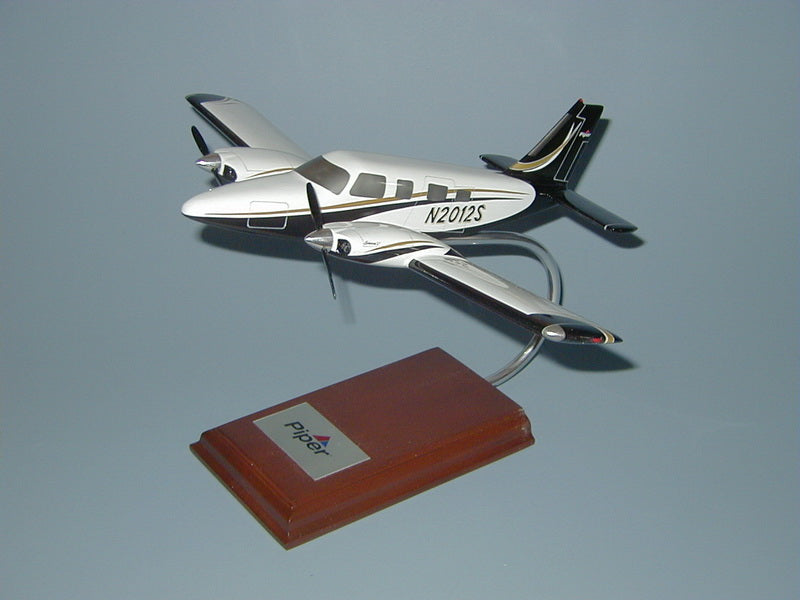 Piper PA-34 Seneca airplane model