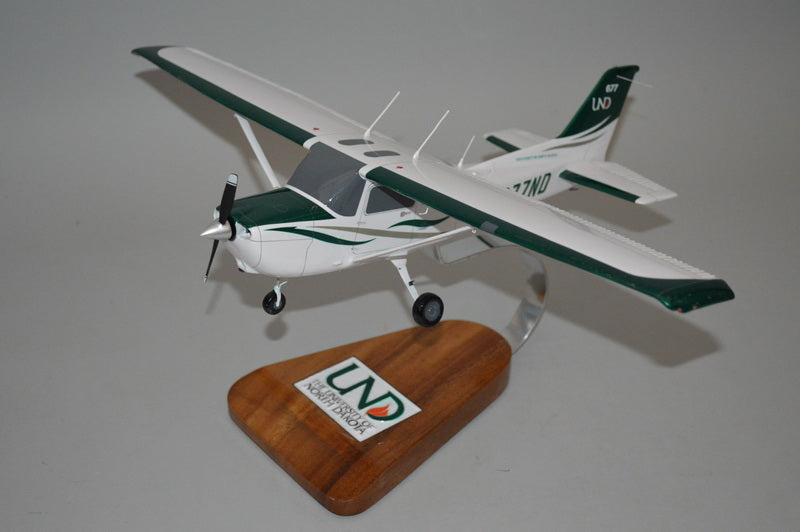 Cessna 172 UND airplane model