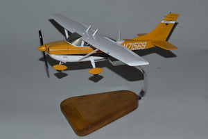 Cessna 182 custom built and painted model