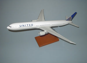 United Airlines 767 model airplane