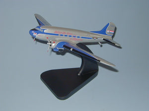 Douglas DC-3 / United