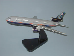 Douglas DC-10 United Airlines
