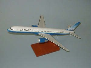 Boeing 757 United Airlines airplane model