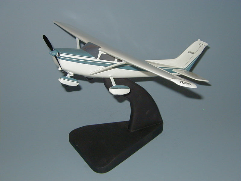 Cessna 182 airplane model