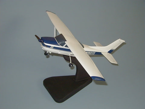 Cessna 182 model airplane