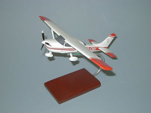 Cessna 182 Skylane airplane model