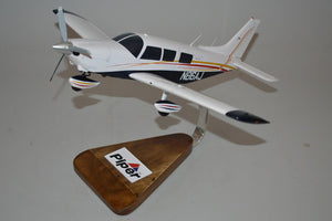 Piper PA-32 Cherokee display model airplane