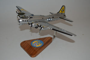 Boeing B-17G Flying Fortress airplane model