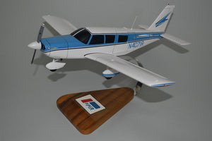 Piper PA-32 Saratoga model aircraft 